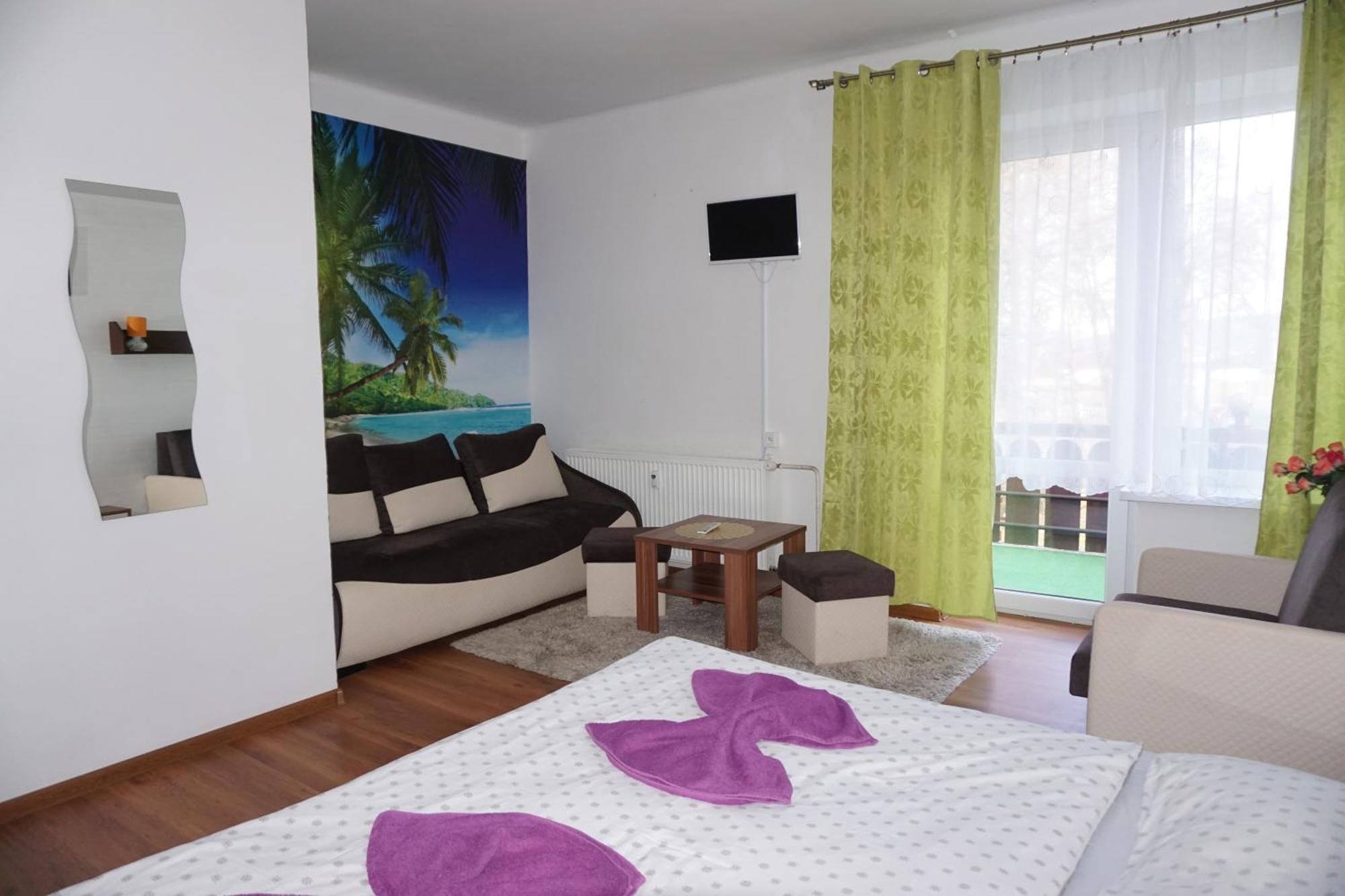 Hotel Gula Батизовце Экстерьер фото
