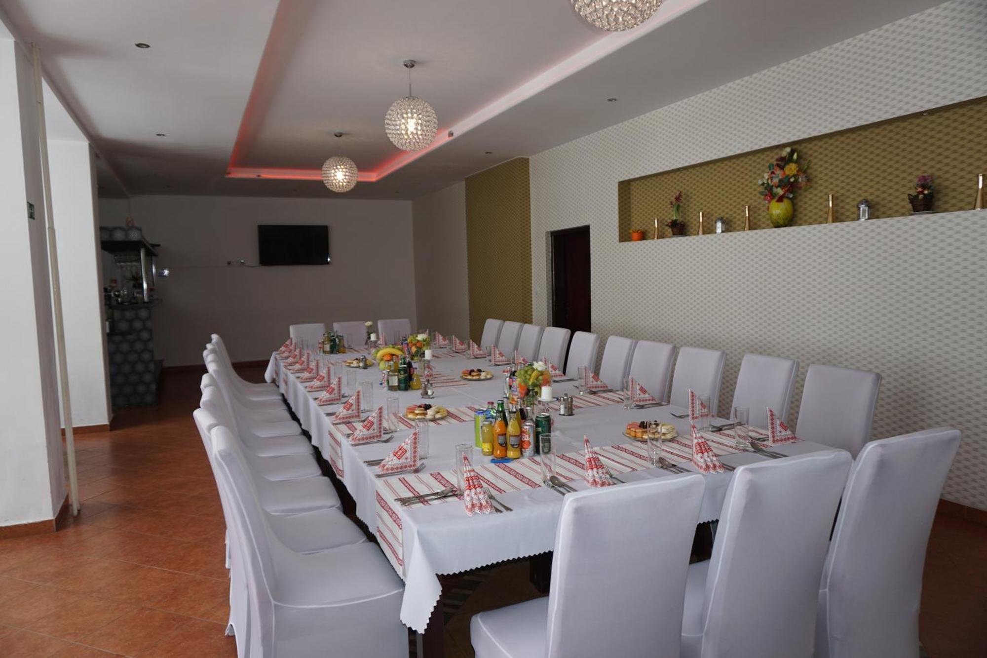 Hotel Gula Батизовце Экстерьер фото