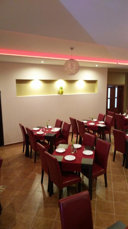 Hotel Gula Батизовце Экстерьер фото