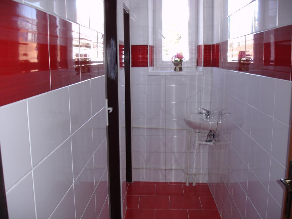 Hotel Gula Батизовце Экстерьер фото