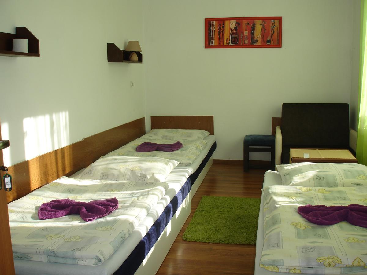 Hotel Gula Батизовце Экстерьер фото