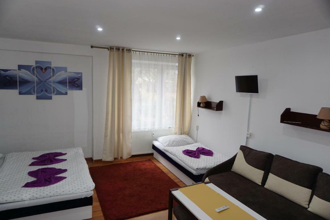 Hotel Gula Батизовце Экстерьер фото